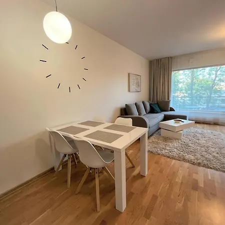 Stylish In Center With Parking Apartman
